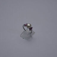 Ring af 9 kt. hvidguld med safir