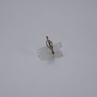 Diamantring af 9 kt. guld prydet med brillantslebne diamanter