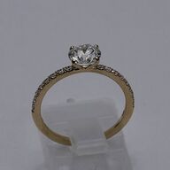 Ring af 14 kt guld, med brillantslebene laboratorieskabte diamanter