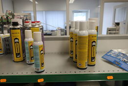 Hylde med div. Plejemidler INNOTEC m.fl.