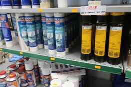 Hylde med div. Plejemidler LIQUI MOLY m.fl.