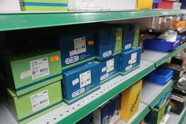 Hylde med div. LED-lamper