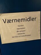 Stålskab med indhold