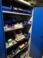 Stålskab med indhold