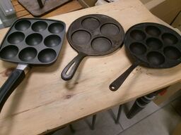 2 stk. æbleskivepande, 1 stk. blinispande