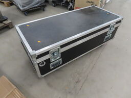 Flightcase med setup af glødepærer