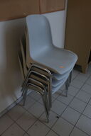 5 stk. stole, spisebord samt kontorstol 