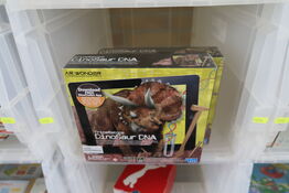 2 stk. legetøjssæt DINOSAUR DNA Triceratops