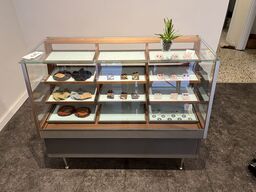 Disk med glasdisplay inkl. Indhold