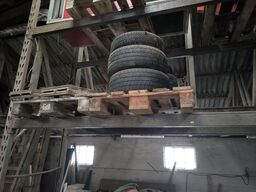 2 stk. paller med 6 stk. dæk m.m.