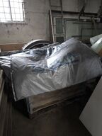 2 stk. paller med varmemåtter m.m.