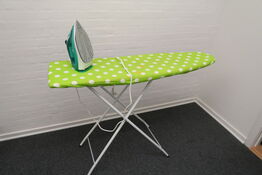 Stygebræt samt strygejern