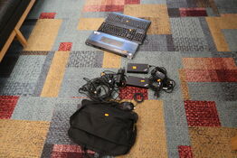 Div. tastaturer, computertaske, 2 stk. dockingstationer LENOVO Universal USB-C Dock m.fl.