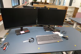 2 stk. computerskærme LENOVO T27i-30, tastatur, mus og dockingstation