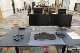 2 stk. computerskærme LENOVO X24-20, tastatur, mus, dockingstation og headset