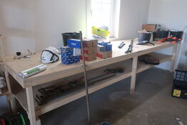 Arbejdsbord med indhold