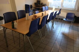 3 stk. borde samt 16 stk. stole