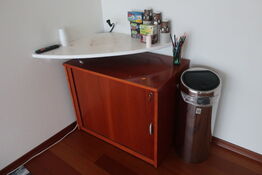 Skab, affaldsspand m.v. 