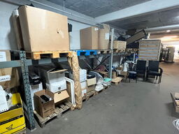 Pallereol med indhold, værktøj og materialer