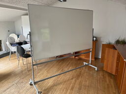 2 Stk. Whiteboards på stativ med hjul