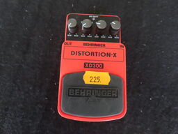 Guitarpedal - Distortion-x XD300 - BEHRINGER