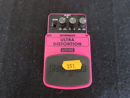 Guitarpedal - Ultra distortion UD100 - BEHRINGER