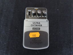 Guitarpedal - Ultra octaver UO300 - BEHRINGER