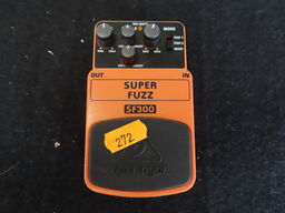Guitarpedal - Super fuzz SF300 - BEHRINGER