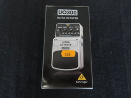 Guitarpedal - Ultra octaver UO300 - BEHRINGER