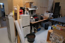 Div. Varelager, vareprøver, bord, skuffemoduler m.m.