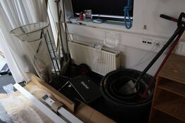 Skraldespand, haveredskaber samt murerspande m.m.