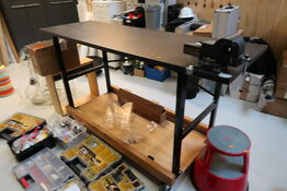 Bord på hjul med skruestik