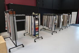 Mannequin samt 6 stk. stativer med vareprøver