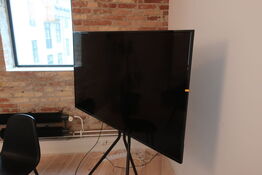 Fjernsyn 65" PROSONIC 65UAND8009 med stand og fjernbetjening