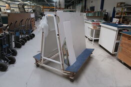 Opbevaringsvogn med div. Glas