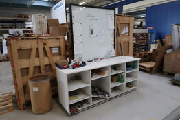 Opbevaringsbord med indhold m.m.