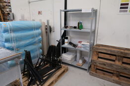 Palle med indhold, reol samt maskinskøjte