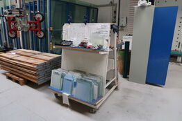 Opbevaringsvogn med div. Glas og værktøj