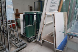 3 stk. opbevaringsstativer med div. Glas