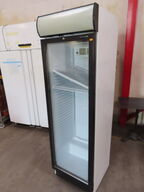 Display køleskab med lys i døren