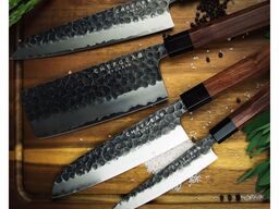 Køkkenknivsæt udført i VG-10 stål.