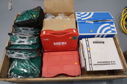 Palle med firstaid kit, div. net m.m.