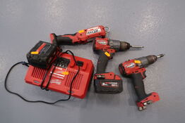 3 stk. akku håndværktøj MILWAUKEE M18 ONEPD2, M18 IL med 2 stk. batterier og lader