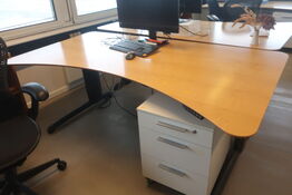 El. hæve/sænke skrivebord med skuffesektion m.m.