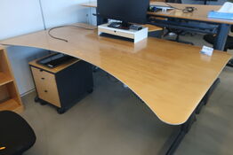 El. hæve/sænke skrivebord med skuffesektion m.m.