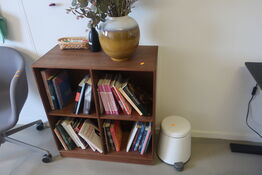 Reol / krukke / bøger m.m.