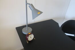 Bordlampe og ur ARNE JACOBSEN