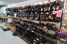 Ca. 200 par træsko & ca. 200 par sko