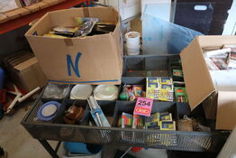 Salgsvogn med indhold 