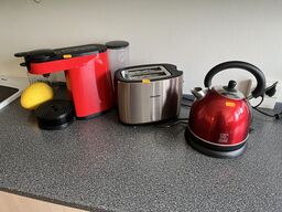 Kaffemaskine, brødrister, elkedel